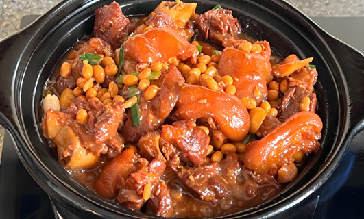 豬腳燉黃豆的功效與作用是什么，有什么功效作用與好處？